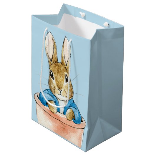 Peter the Rabbit Sitting in a Pot Medium Cadeauzakje (Voorkant Gekanteld)