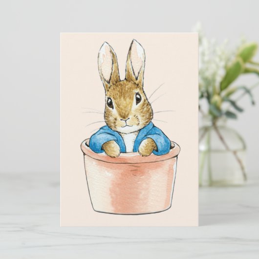 Peter the Rabbit Sitting in Plant Pot Bedankkaart (Staand voorkant)