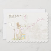 Peter the Rabbit Some Bunny 1st Birthday Foto Kaart (Achterkant)