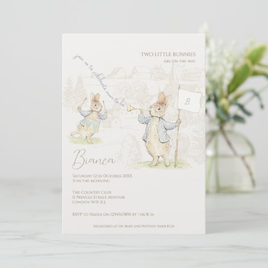 Peter the Rabbit Some Bunny Twins Baby shower Kaart (Staand voorkant)