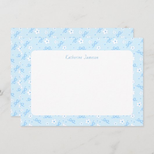 Petit Blue Whimsical Bows Daisy Monogram Notecard Bedankkaart (Voorkant / Achterkant)