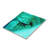 petroglyph op groen tegel tegeltje (Zijkant)