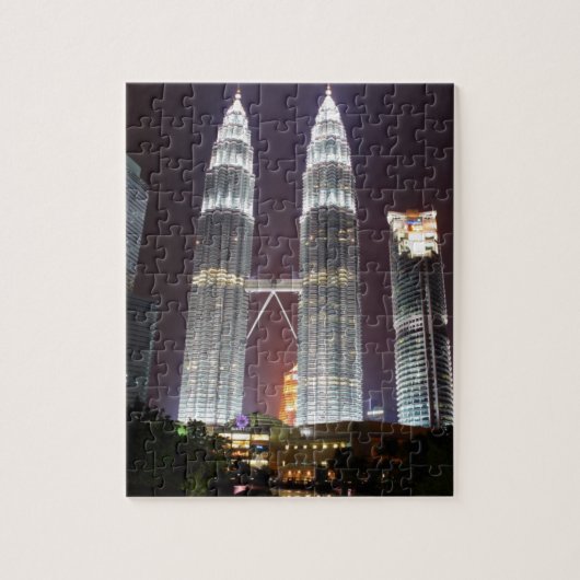 Petronas Towers in Kuala Lumpur 's nachts Legpuzzel (Verticaal)