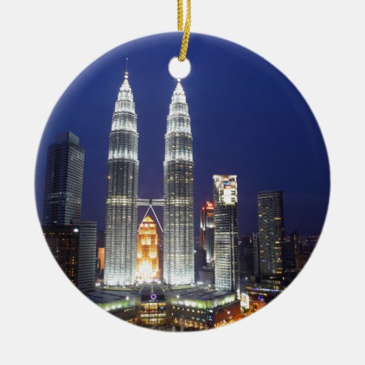 Petronas Towers verlicht in de nacht Kuala Lumpur Keramisch Ornament (Voorkant)