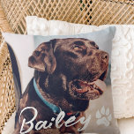 Pet's Simple Modern Cool Typografie Naam en foto Kussen<br><div class="desc">Dit eenvoudige en moderne ontwerp is samengesteld uit moderne eenvoudige speelse scripttypografie. Voeg aangepaste huisdierenfoto toe.</div>
