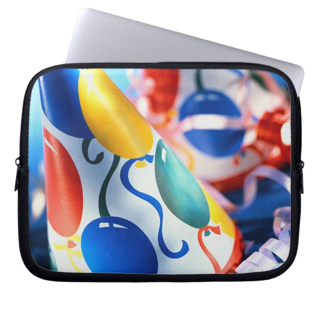 Petten van partijen laptop sleeve (Voorkant)