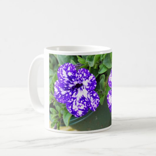 Petunia-bloemen Koffiemok (Voorkant links)