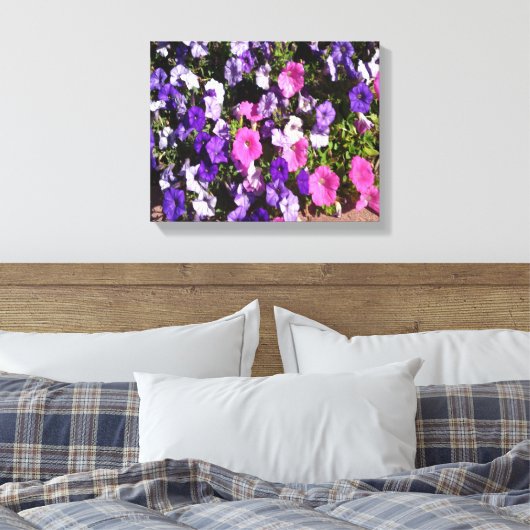Petunia Flower Patch Canvas Afdruk (Insitu (Slaapkamer))