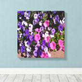 Petunia Flower Patch Canvas Afdruk (Insitu (Houten vloer))