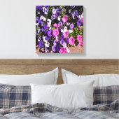 Petunia Flower Patch Canvas Afdruk (Insitu (Slaapkamer))