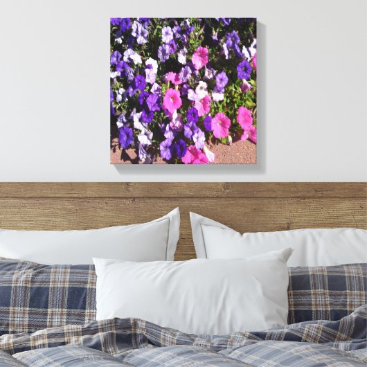 Petunia Flower Patch Canvas Afdruk (Insitu (Slaapkamer))