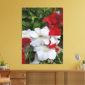 Petunias Red en White Canvas Print (Insitu (Woonkamer))