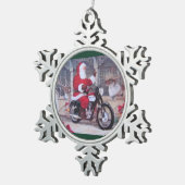 Pewter Santa op een kerstversiering op de motorfie Tin Sneeuwvlok Ornament (Rechts)