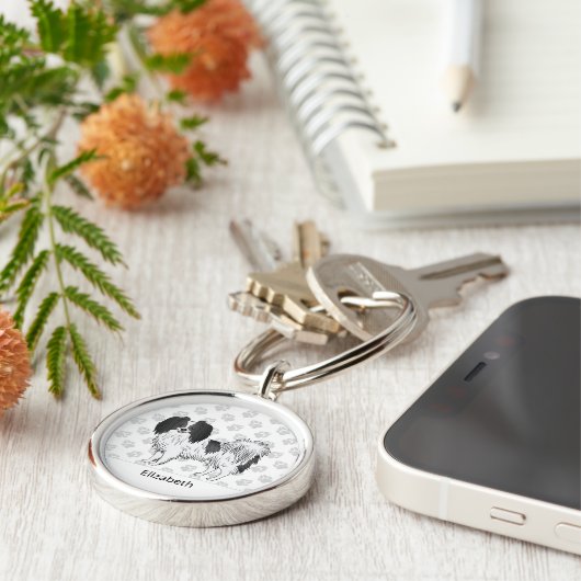 Phalène in zwart-wit met persoonlijke naam sleutelhanger (Zijkant)