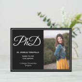 PhD-graad zwart, wit fotoscript Aankondiging (Staand voorkant)