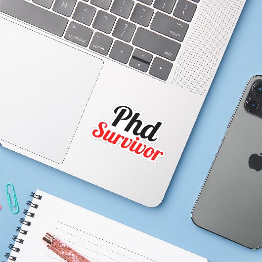 PhD Survivor Typografie rood zwart Sticker (Laptop met iPhone)
