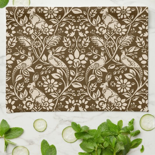 Pheasant and Hare Pattern, Brown and Beige Theedoek (Gevouwen)