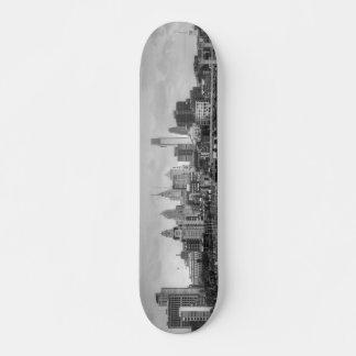 Philadelphia skyline in zwart-wit persoonlijk skateboard
