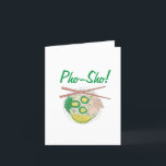 Pho Sho. Vietnamese soep Funny Birthday Party Bedankkaart<br><div class="desc">Het ontwerp toont een originele markeringsillustratie van een kom heerlijke Vietnamese foto, een traditionele noedelsoep bestaande uit bouillon, rijstnoedels, kruiden en vlees. Gewoon personaliseren met uw verjaardagsfeestje, restaurant of food festival informatie. Dit fotoontwerp is ook beschikbaar op andere producten. Zie je niet wat je zoekt? Hulp nodig bij maatwerk? Neem...</div>