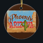 Phoenix Arizona Cartoon Desert Vintage Travel Keramisch Ornament<br><div class="desc">Phoenix Arizona neo vintage-reisontwerp in een grappige cartoon retro-stijl met de woestijn,  een cactus en rotsen. Blauw,  bruin en rood met groene cactus.</div>