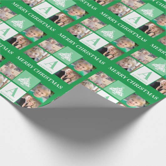 Photo Collage Christmas Tree Monogram Cadeaupapier (Hoek)