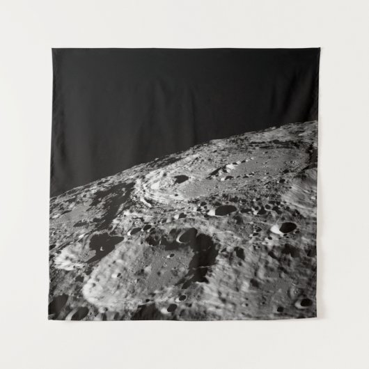 PHOTO OF MOON SURFACE WANDKLEED (Voorkant)
