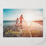 Photo Retro Script Happy Hanukkah Folie Feestdagenkaart<br><div class="desc">De doopvont "Happy Hanukkah"van het de stijlmanuscript van de terugkeer in echte folie. Voeg een bericht of meer foto's aan de achterkant toe. Kies uit goud,  zilver of roos gouden folie</div>