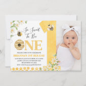 Photo Yellow Daisy Bee First Bee-day Birthday Kaart (Voorkant)