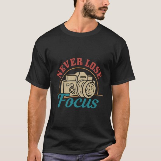 Photographer Never Lose Focus Camera Photography T-shirt (Voorkant)