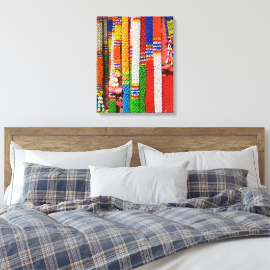 Phuang Maalai - Thai Floral Garland Canvas Afdruk (Insitu (Slaapkamer))