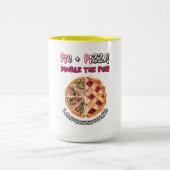 PI DAY Pie en Pizza Fusion Funny Meme! Tweekleurige Koffiemok (Center)
