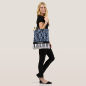 Piano Keys Sky Blauw en zwart Zebra Print Tote Bag (Op model)