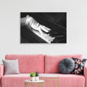 Piano macro close-up, Spelen in handschoenen Canvas Afdruk (Insitu (Woonkamer))