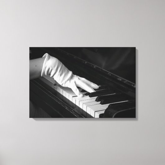 Piano macro close-up, Spelen in handschoenen Canvas Afdruk (Voorkant)