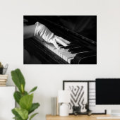 Piano macro close-up, Spelen in handschoenen Poster (Thuiskantoor)