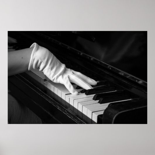 Piano macro close-up, Spelen in handschoenen Poster (Voorkant)