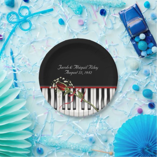 Piano met rode roos papieren bordje (Feest)