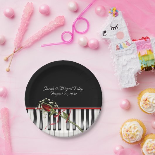 Piano met rode roos papieren bordje (Feest)