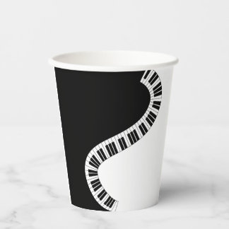 Piano-muziektoetsenbord  papieren bekers