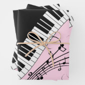 Piano-toetsenbord zwart en wit muziekontwerp roze inpakpapier vel (In situ)
