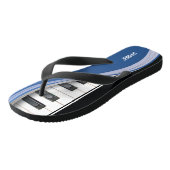 Pianodesign met blauw schuitje teenslippers (Schuin)