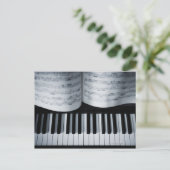 Pianosleutels en muziekboek briefkaart (Staand voorkant)