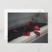 Pianosleutels met een rode roze briefkaart (Voorkant / Achterkant)