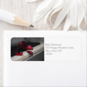 Pianosleutels met een rode roze etiket (Insitu)