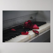Pianosleutels met een rode roze poster (Voorkant)