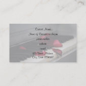 Pianosleutels met een rode roze visitekaartje (Achterkant)