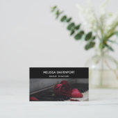 Pianosleutels met een rode roze visitekaartje (Staand voorkant)