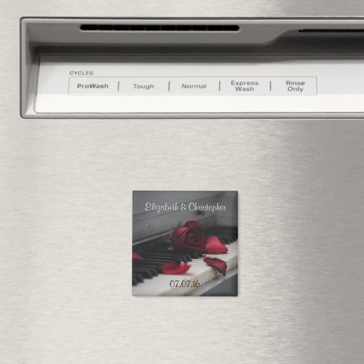 Pianosleutels met een rode rozenbruiloft magneet (Insitu (Vaatwasser))