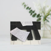 Pianosleutels met muziek briefkaart (Staand voorkant)