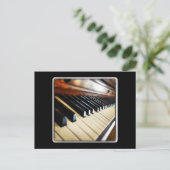 Pianosleutels op zwart Briefkaart (Staand voorkant)